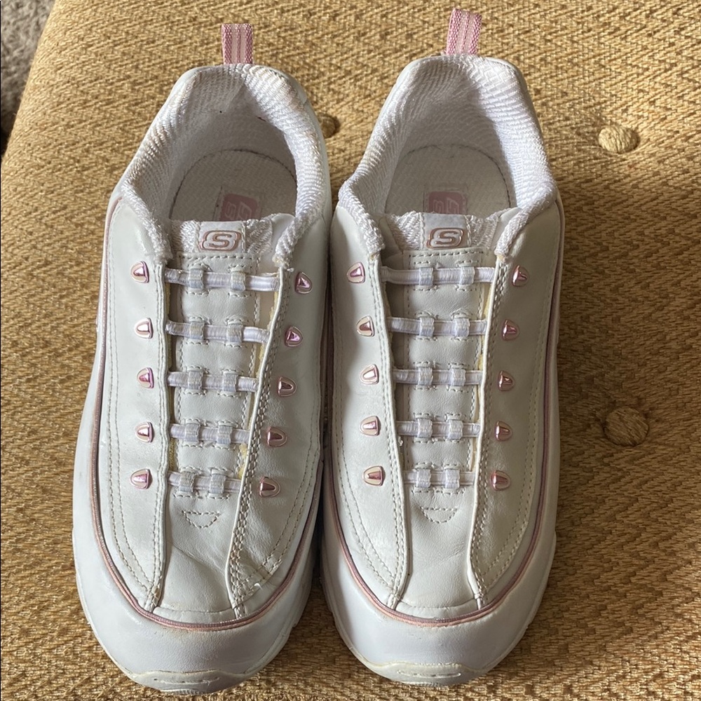 Skechers Women's White and Pink Sneakers